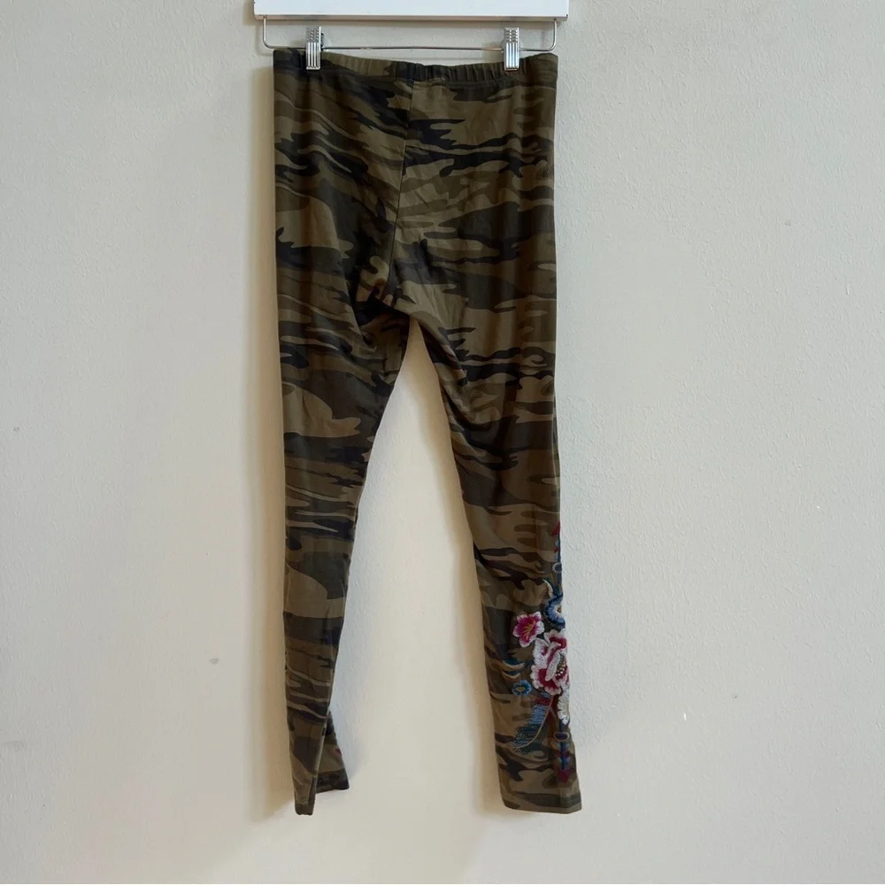 Johnny Was JW Los Angeles Camouflage Legging Pants Floral Snake Embroidery Sz S - Picture 3 of 4